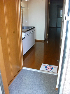 コンフォール旭 落ち着いた雰囲気の玄関。毎日気持ちよく出入りできます。