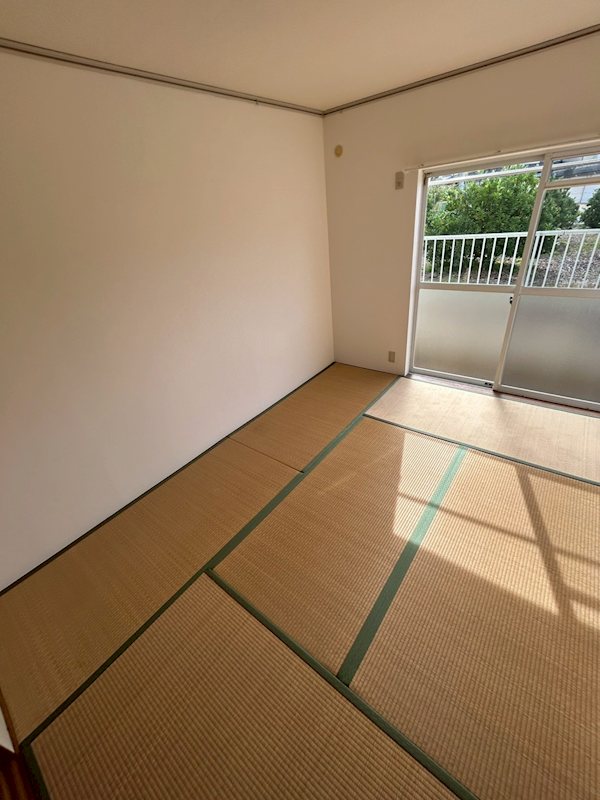 アミューズメント和泉 窓があり日差しの入るお部屋です