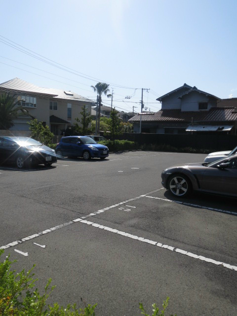 AZUR羽衣 駐車場