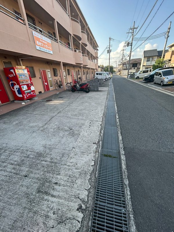 コーポ今池 駐車場