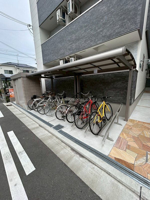 フジパレス高石千代田Ⅰ番館 屋根付き駐輪場