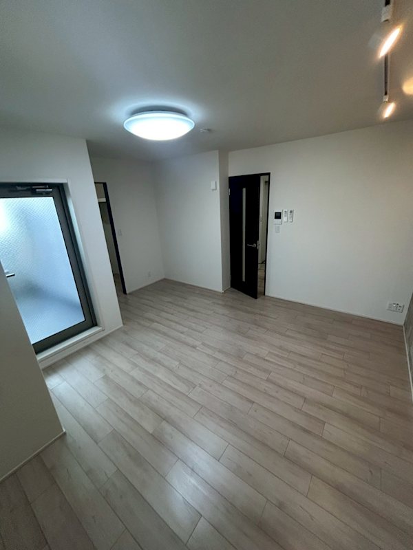 ハピネス高師浜 窓があり日差しの入るお部屋です