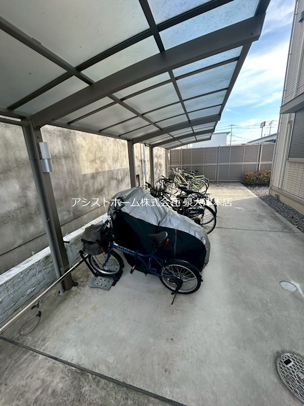 ウィステリア　フィレール 屋根付き駐輪場