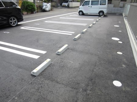 ニューナイン 駐車場