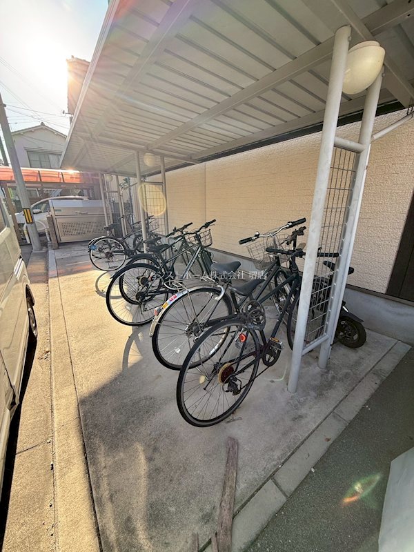 フジパレス堺大浜Ⅲ番館 屋根付き駐輪場