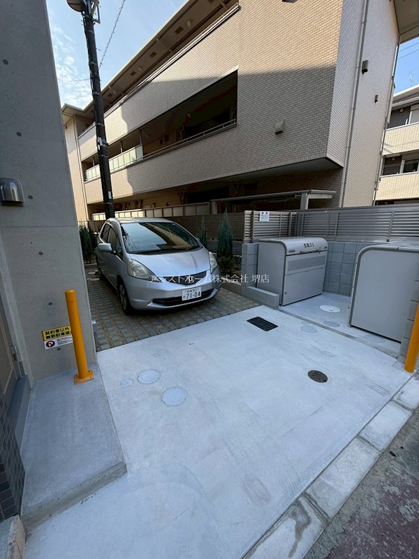 ジーイーオンズ 駐車場
