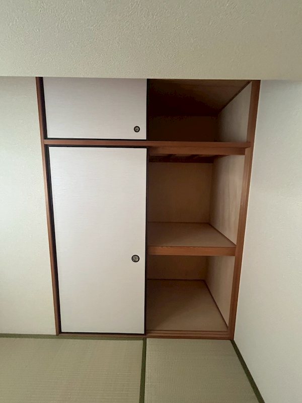 クリーンハイツ助松 押し入れ