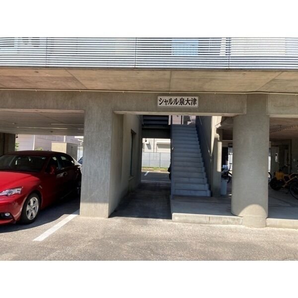 シャルル泉大津 駐車場