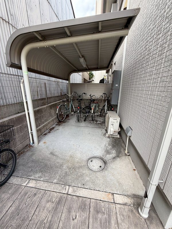 アドニスコート堺 屋根付き駐輪場