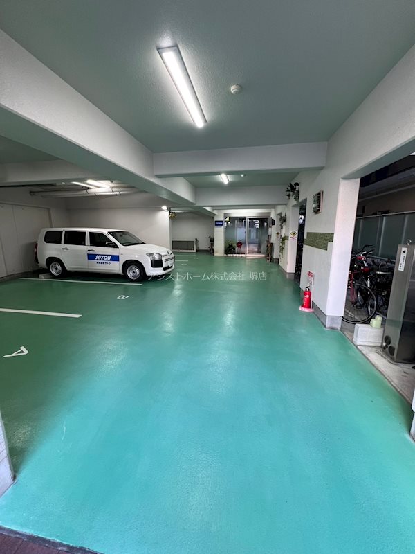 シュクル堺  屋根付き駐車場