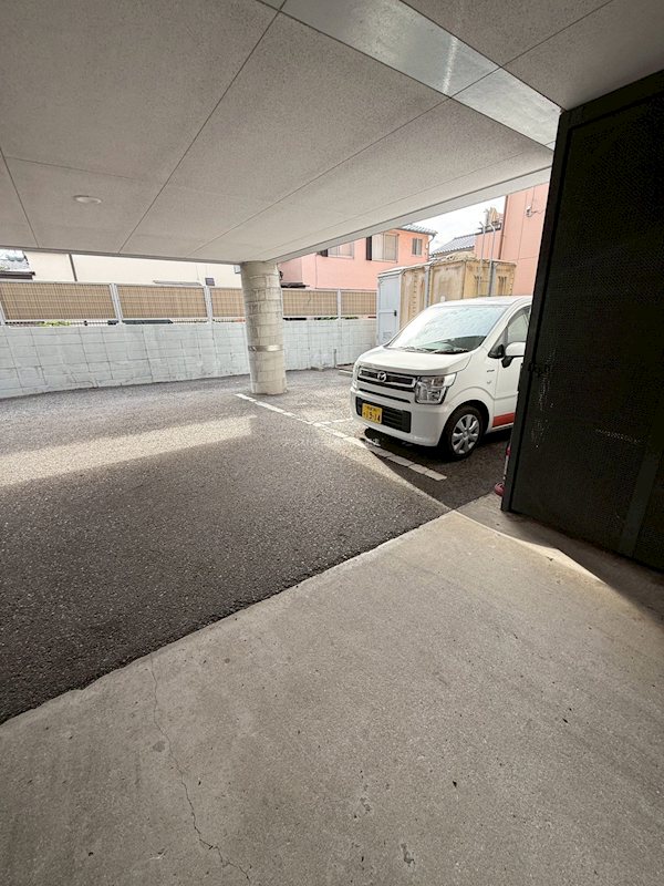 メイプルコート諏訪ノ森 駐車場