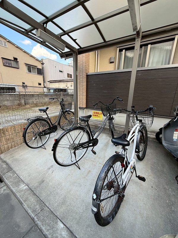 フジパレス石津川WEST 屋根付き駐輪場