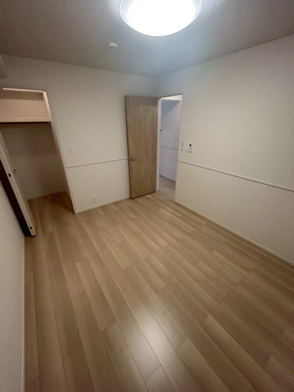 ＬＵＰＩＮＵＳ　ＨＥＩＭ 窓があり日差しの入るお部屋です