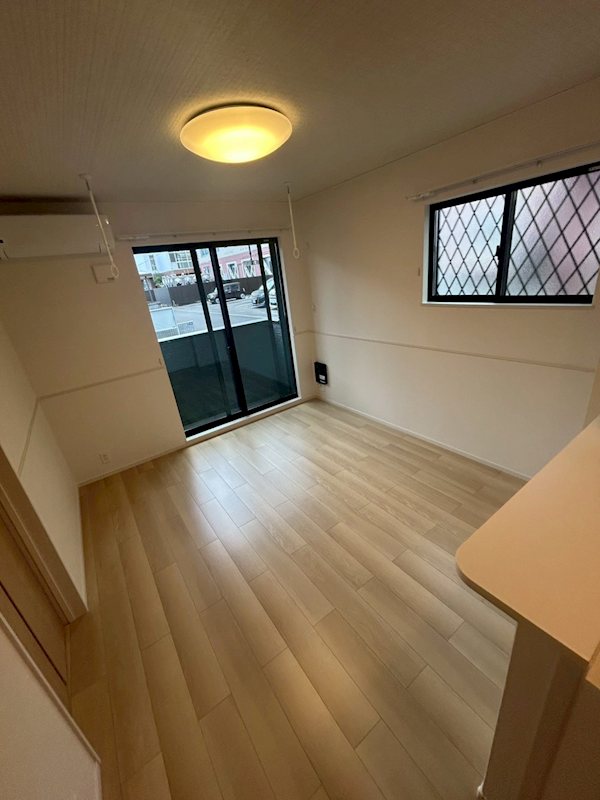 ＬＵＰＩＮＵＳ　ＨＥＩＭ 窓があり日差しの入るお部屋です