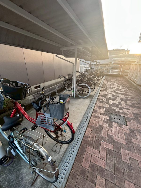 サンプライムシティ 屋根付き駐輪場