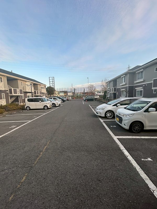 サンプライムシティ 広めの駐車場１台無料！！