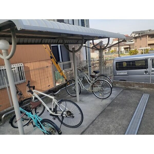 アンソレイエ　Ⅰ 屋根付き駐輪場