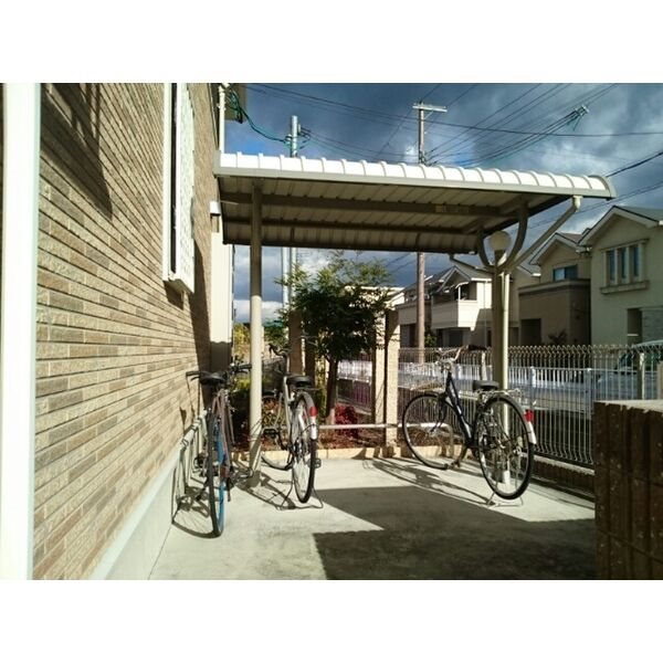 サウスランド 屋根付き駐輪場