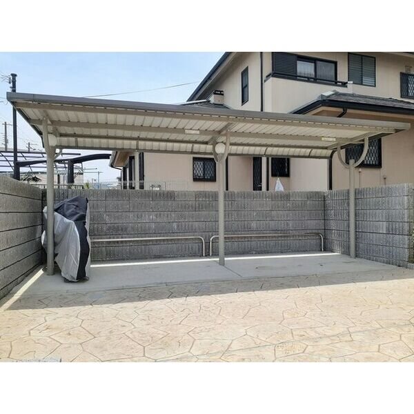 フォレスト光明池 屋根付き駐輪場