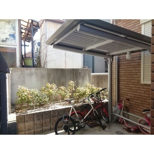 ジュネス王子 屋根付き駐輪場