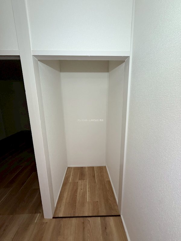 東浅香山町貸家 掃除道具や日用品など使う場所にすぐに取り出せるのが魅力です
