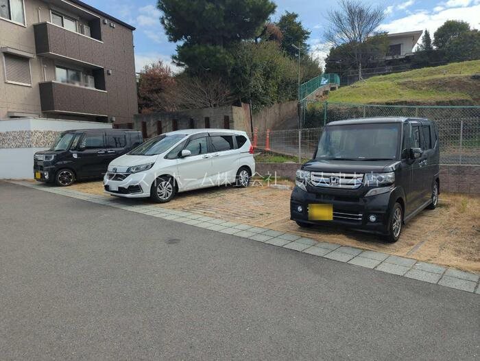 パール　コート 駐車場