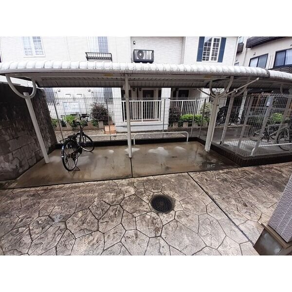 ラフレシール・メゾン・宮﨑Ⅰ 屋根付き駐輪場