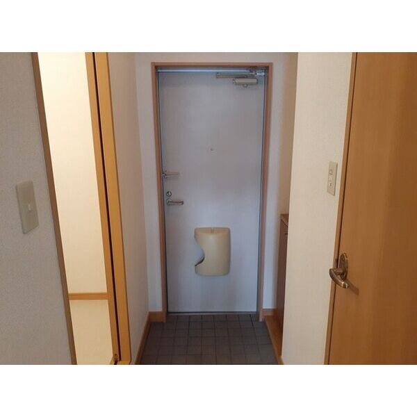 リベッチオ旭町 玄関