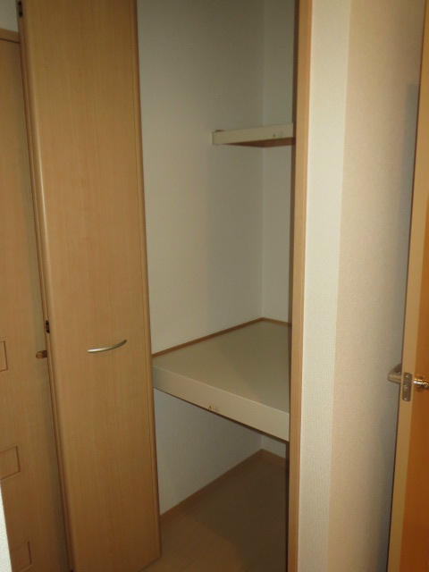向屋敷B 収納