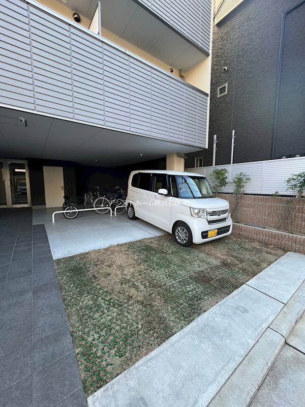 ウエムラグレース長尾 駐車場
