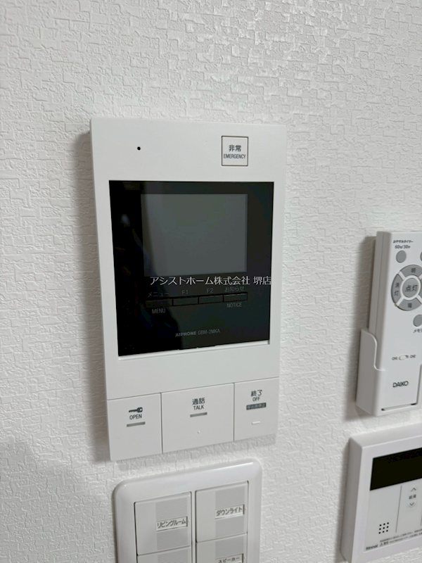 シーエムアンウエスト 来訪者をカメラで確認できるので女性にも安心です。