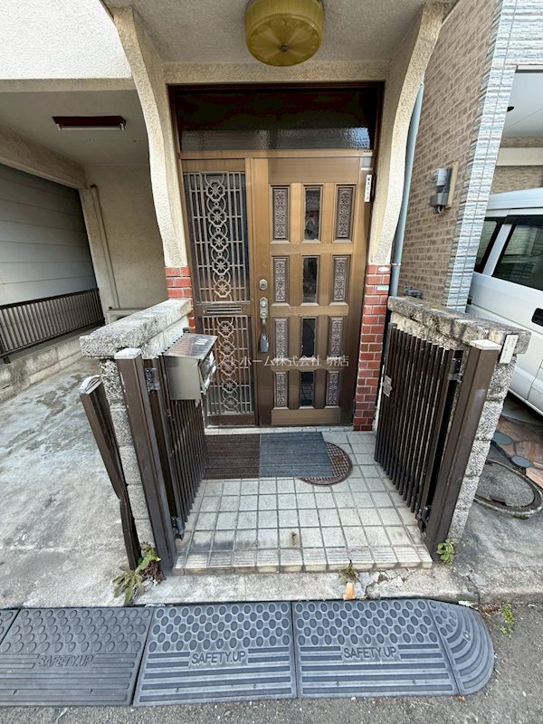 柏木町一戸建賃貸 エントランス