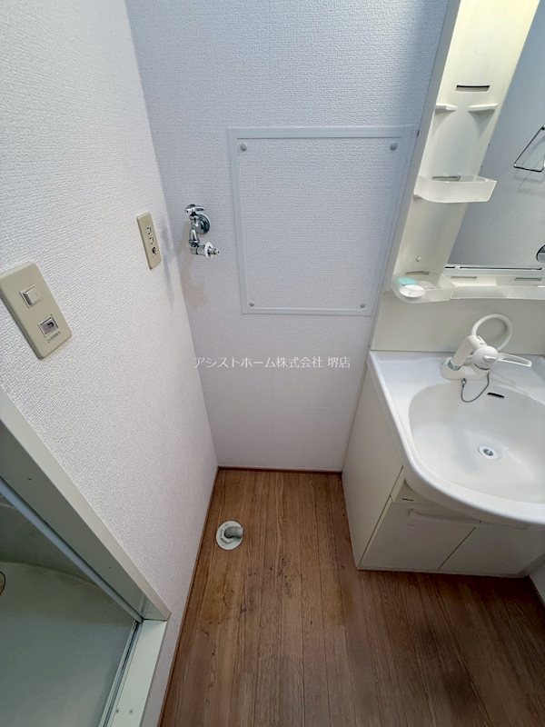 ロイヤルコート上野芝 室内洗濯機置き場