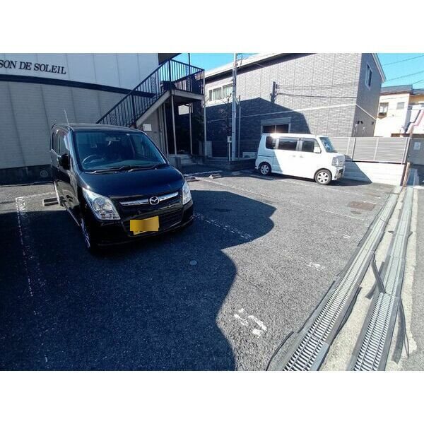 メゾンデュソレイユ 駐車場