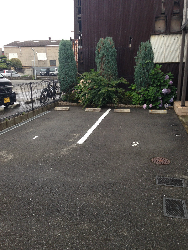 ソレイユ寿 駐車場