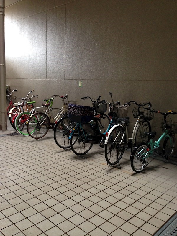 KOKOレジデンス 屋根付き駐輪場