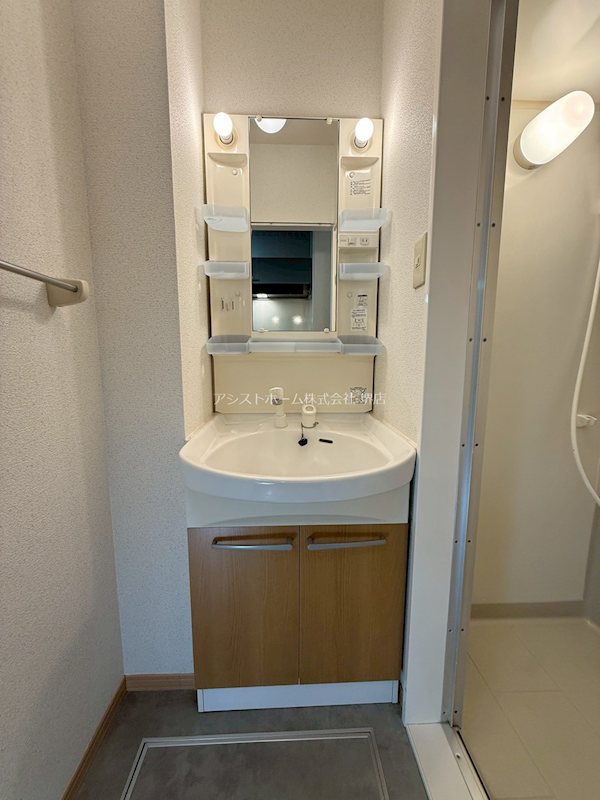 ソレイユ寿 シャワー付き洗面化粧台