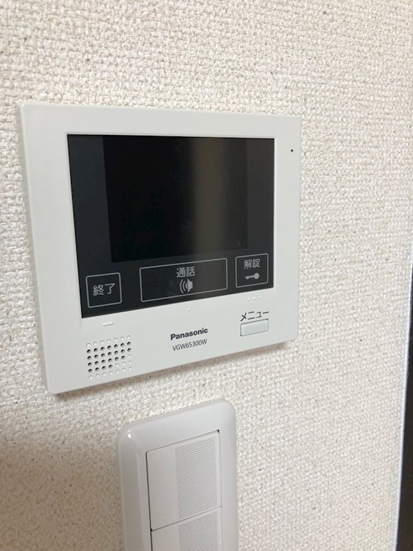 フジパレス湊Ⅲ番館  来訪者をカメラで確認できるので女性にも安心