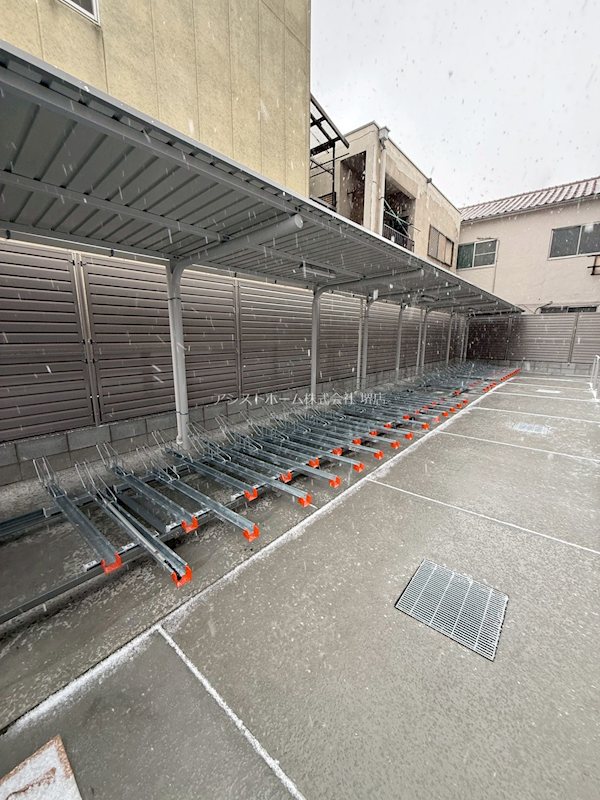 アトリエール堺寺地町 屋根付き駐輪場