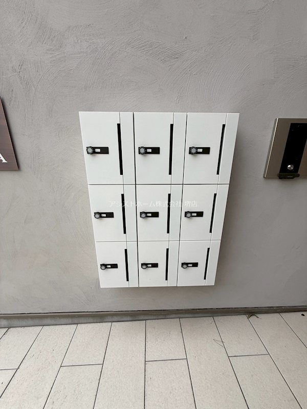 ハウスモメゾン大浜A棟 便利な宅配BOX付き集合ポスト