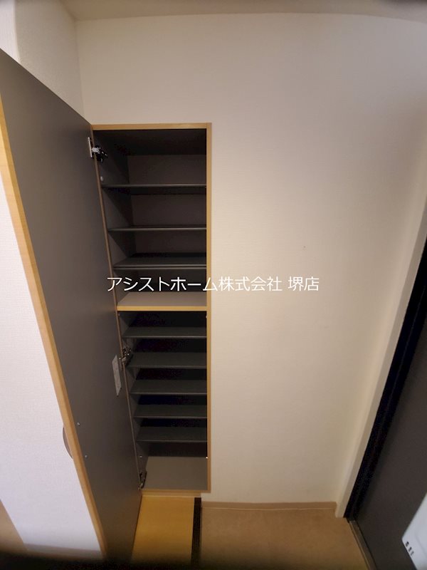 中之町TKハイツ 玄関収納
