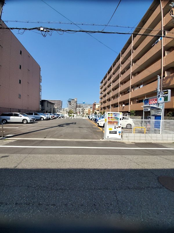 中之町TKハイツ 左向いにコインパーキング