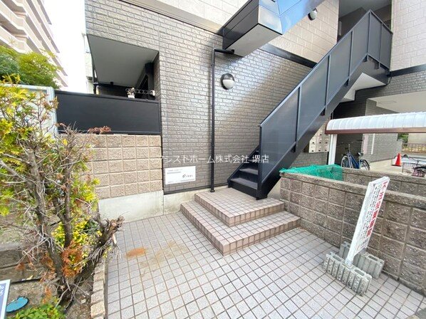 アズ・レイラ エントランス