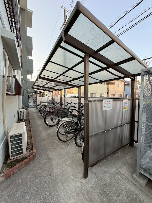 グリーンハイム堺2号棟 屋根付き駐輪場