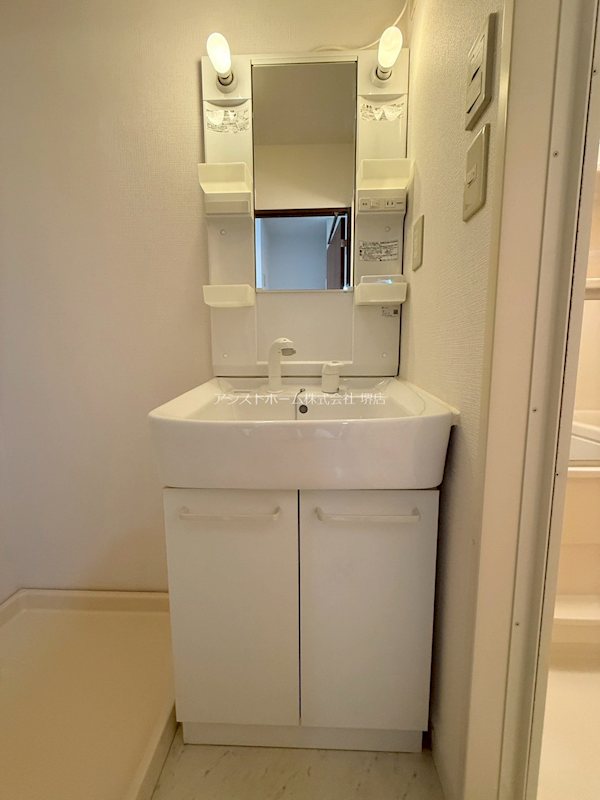 コート石津川 シャワー付き洗面化粧台
