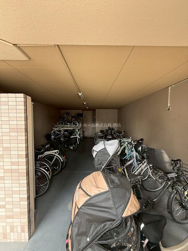 マノワールコトン 屋根付き駐輪場