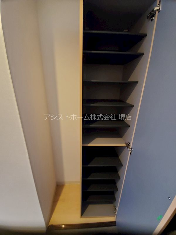 中之町TKハイツ 収納たっぷりで玄関もスッキリ