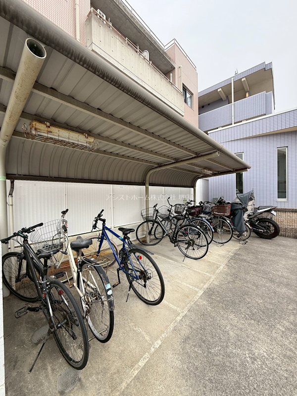 トゥールビヨン 屋根付き駐輪場