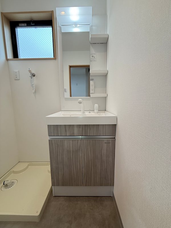 RENBO HOUSE シャワー付き化粧洗面台