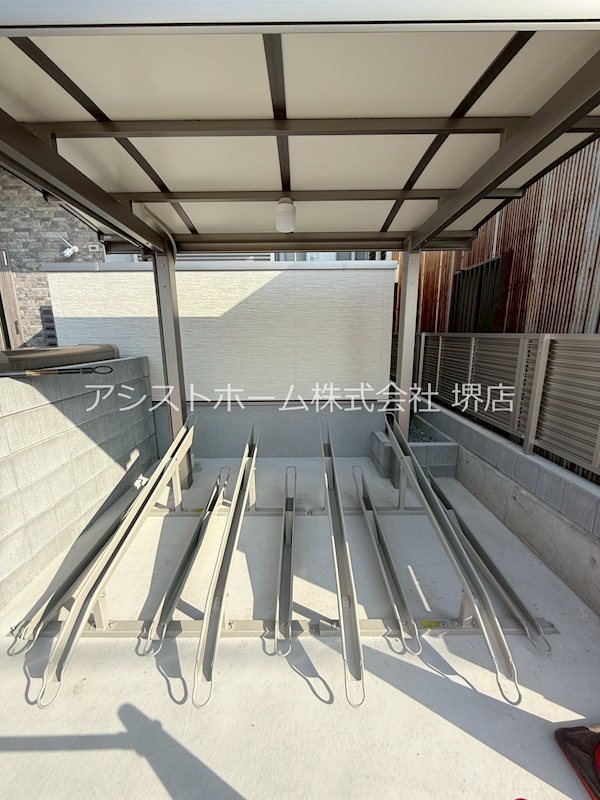 フジパレス西湊Ⅱ番館 屋根付き駐輪場
